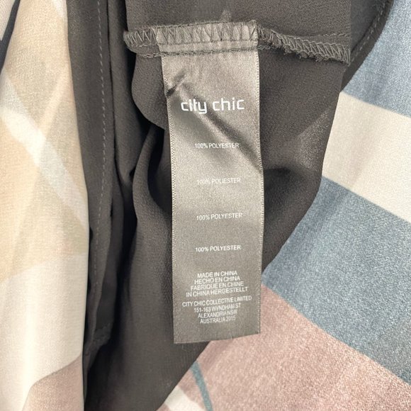 City Chic V-Neck Sahara Printed Asymmetrical Top - Picture 8 of 8